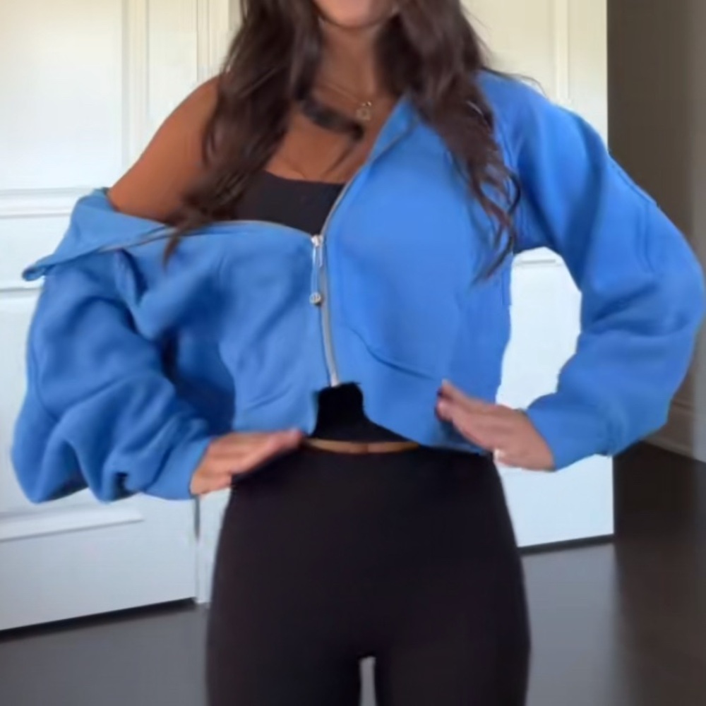 Lululemon Blue Women's Cropped scuba hoodie